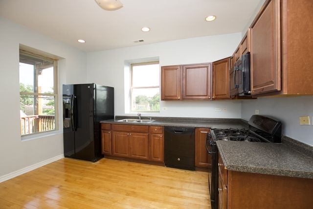 2537 N KILDARE Avenue 3, Chicago, IL 60639