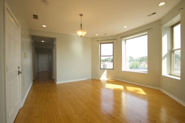 2537 N KILDARE Avenue 3, Chicago, IL 60639