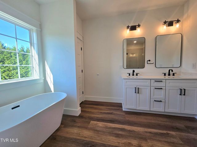 372 Wiltshire Drive, Johnson City, TN 37615