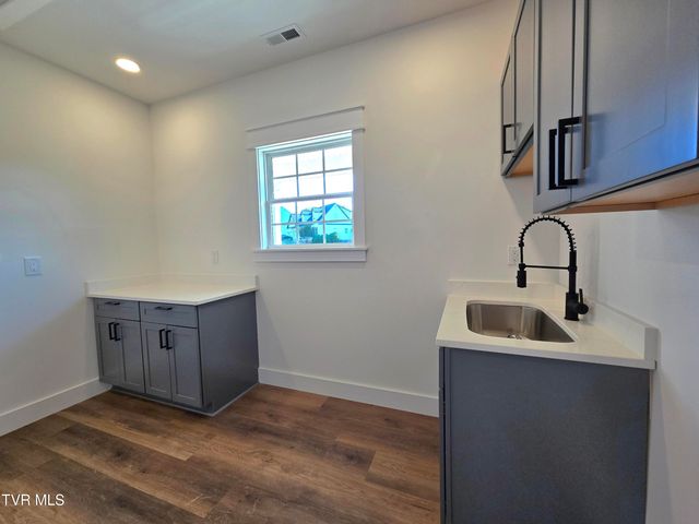372 Wiltshire Drive, Johnson City, TN 37615