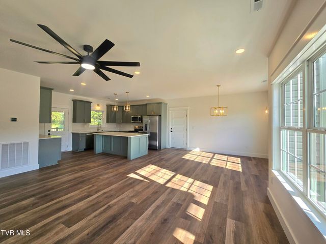 372 Wiltshire Drive, Johnson City, TN 37615