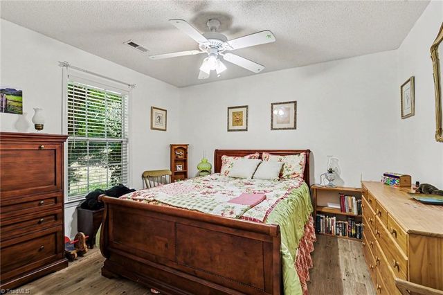 2012 Salem Bluff Drive, Winston-salem, NC 27127