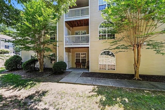 2012 Salem Bluff Drive, Winston-salem, NC 27127