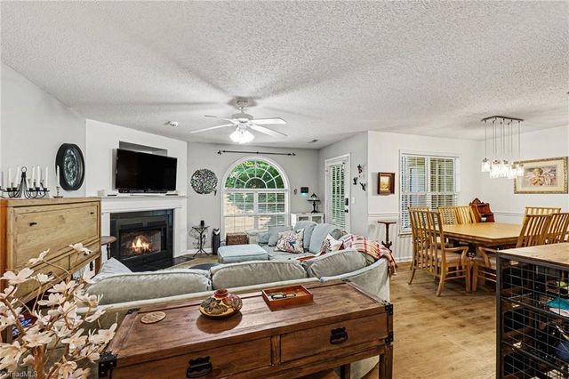 2012 Salem Bluff Drive, Winston-salem, NC 27127