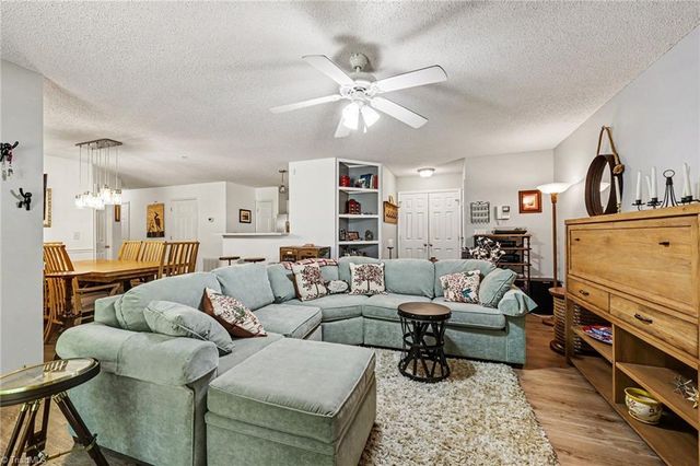 2012 Salem Bluff Drive, Winston-salem, NC 27127