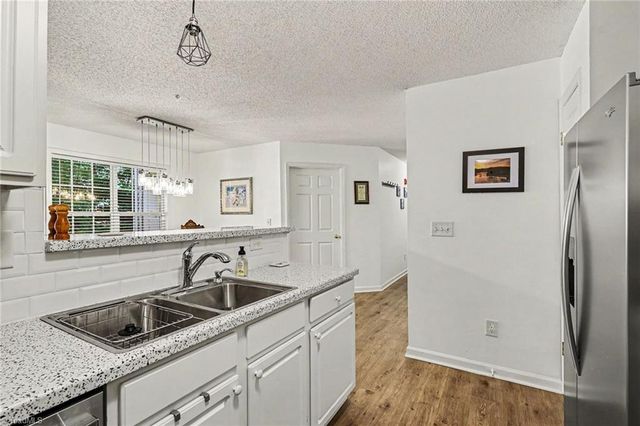 2012 Salem Bluff Drive, Winston-salem, NC 27127