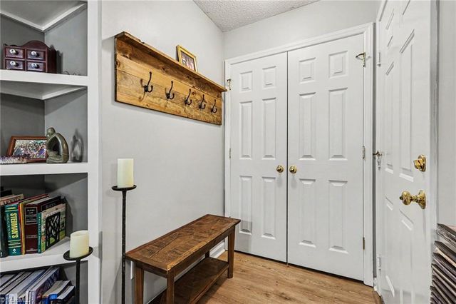 2012 Salem Bluff Drive, Winston-salem, NC 27127