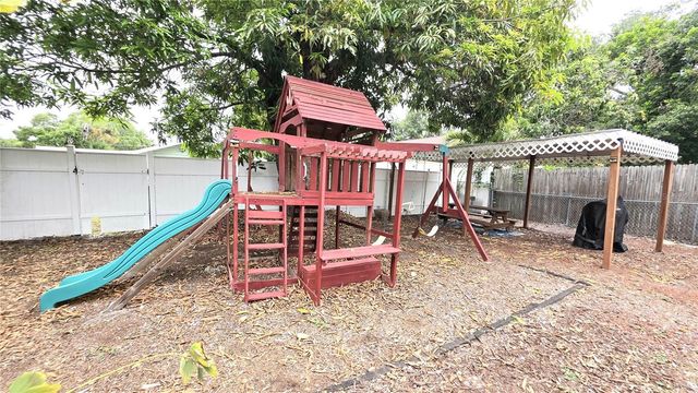 2031 4TH STREET, Sarasota, FL 34237