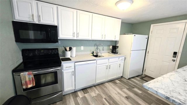2031 4TH STREET, Sarasota, FL 34237