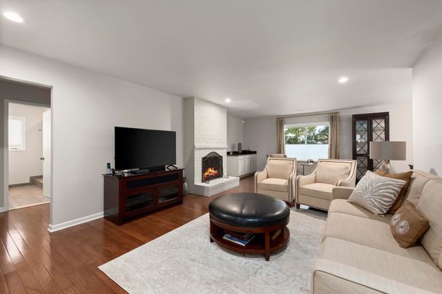 5592 N Adams Way, Bloomfield Twp, MI 48302