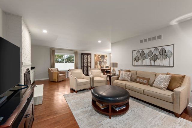 5592 N Adams Way, Bloomfield Twp, MI 48302