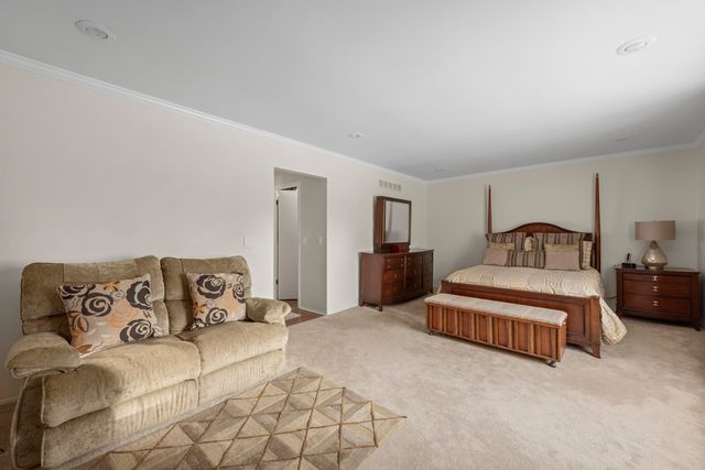 5592 N Adams Way, Bloomfield Twp, MI 48302