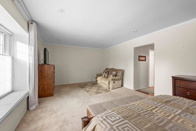 5592 N Adams Way, Bloomfield Twp, MI 48302