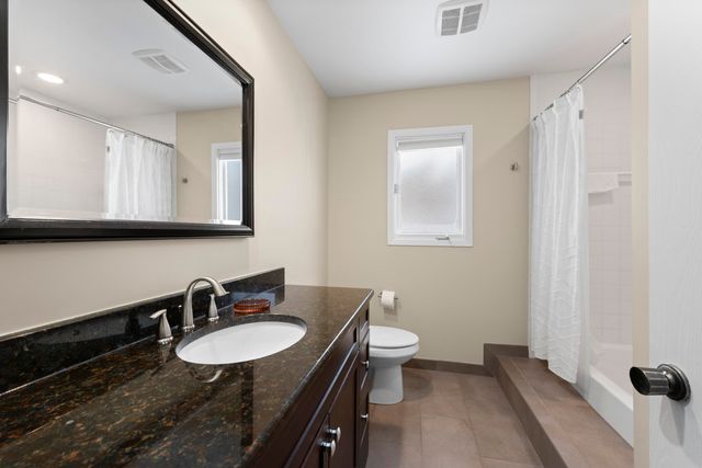 5592 N Adams Way, Bloomfield Twp, MI 48302