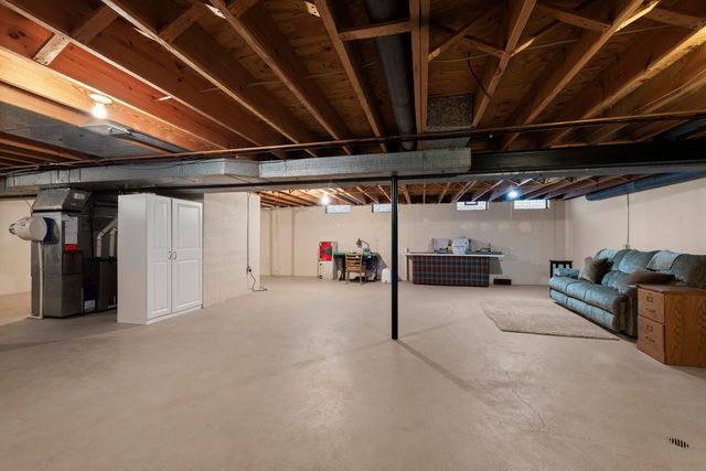 5592 N Adams Way, Bloomfield Twp, MI 48302