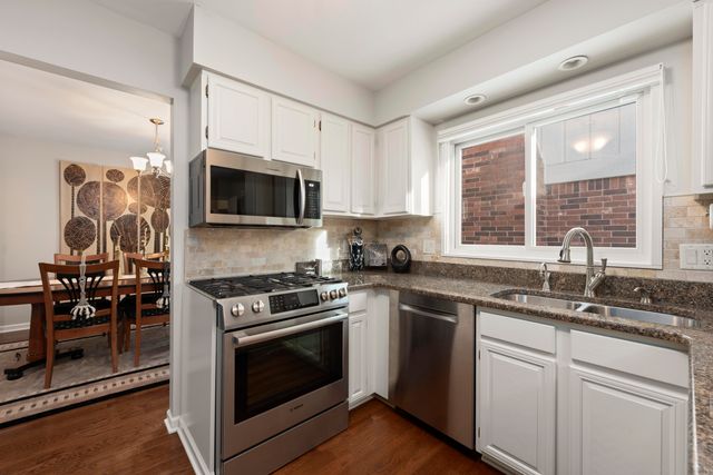 5592 N Adams Way, Bloomfield Twp, MI 48302