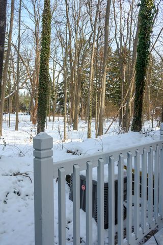 5592 N Adams Way, Bloomfield Twp, MI 48302