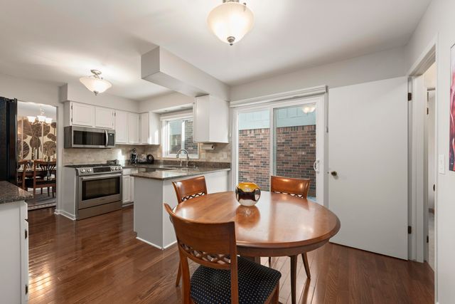 5592 N Adams Way, Bloomfield Twp, MI 48302