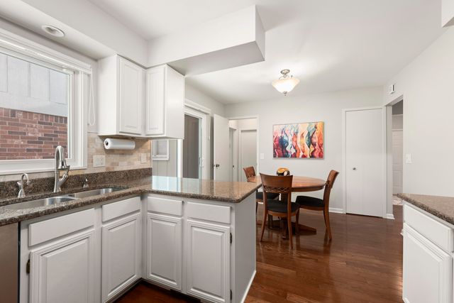 5592 N Adams Way, Bloomfield Twp, MI 48302