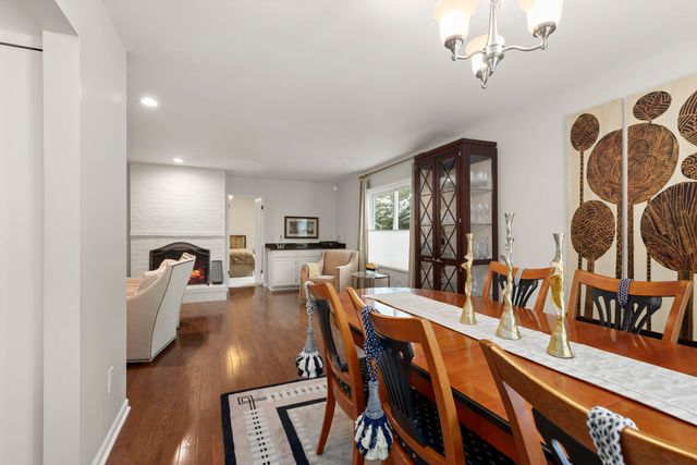 5592 N Adams Way, Bloomfield Twp, MI 48302