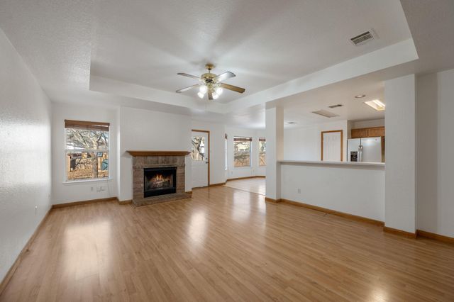 1402 Quicksilver CIR, Round Rock, TX 78665