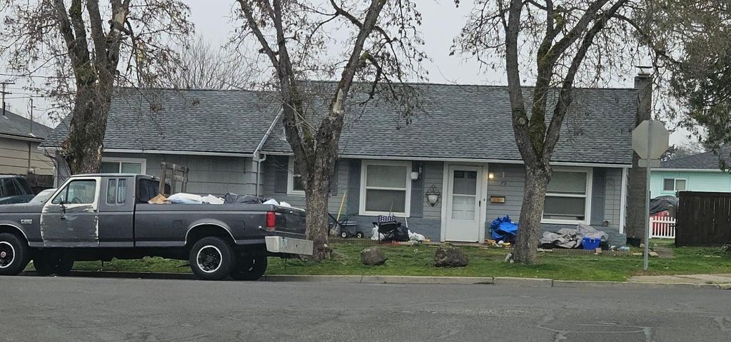 75 S 7th Street, Central Point, OR 97502