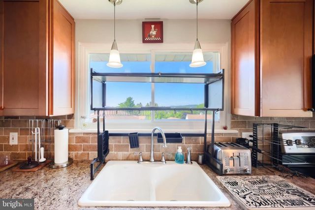 1215 PERRY LN, York, PA 17403