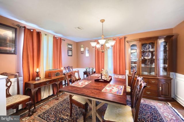 1215 PERRY LN, York, PA 17403