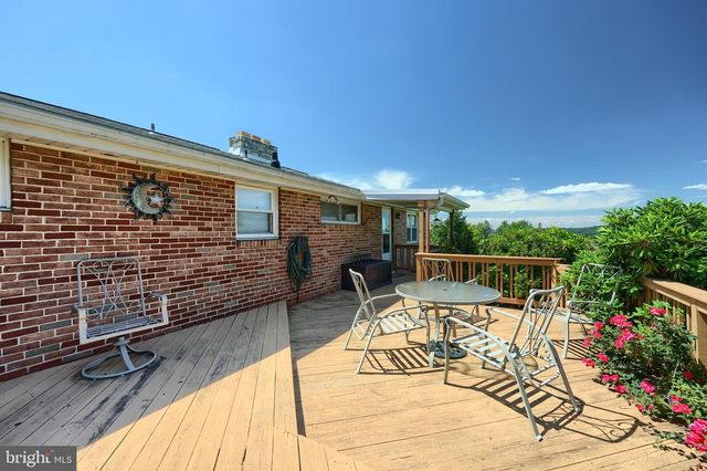 1215 PERRY LN, York, PA 17403