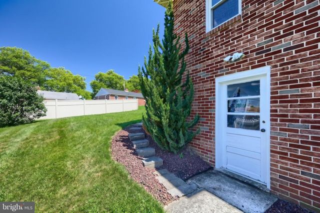 1215 PERRY LN, York, PA 17403
