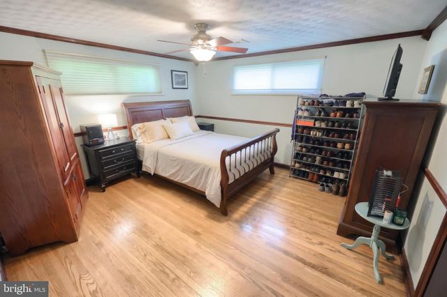 1215 PERRY LN, York, PA 17403