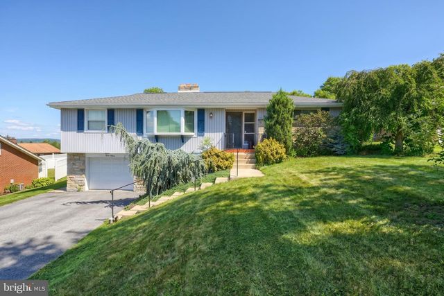1215 PERRY LN, York, PA 17403