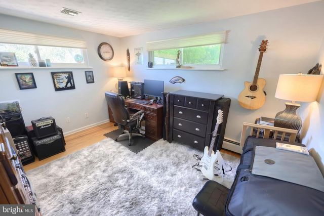 1215 PERRY LN, York, PA 17403