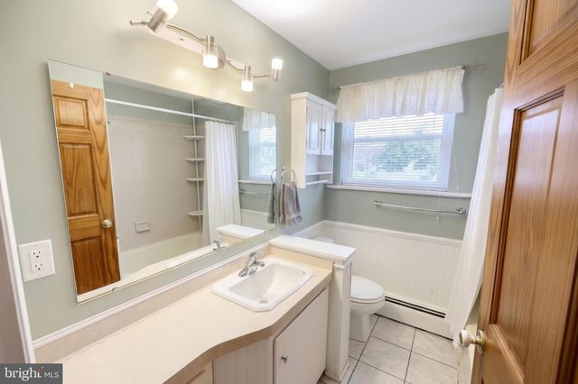 1215 PERRY LN, York, PA 17403