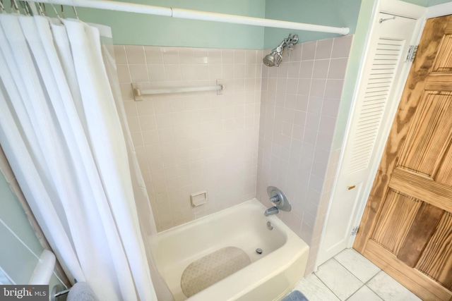 1215 PERRY LN, York, PA 17403