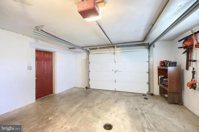 1215 PERRY LN, York, PA 17403