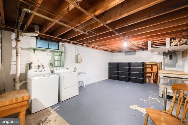 1215 PERRY LN, York, PA 17403