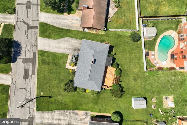 1215 PERRY LN, York, PA 17403