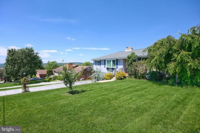 1215 PERRY LN, York, PA 17403