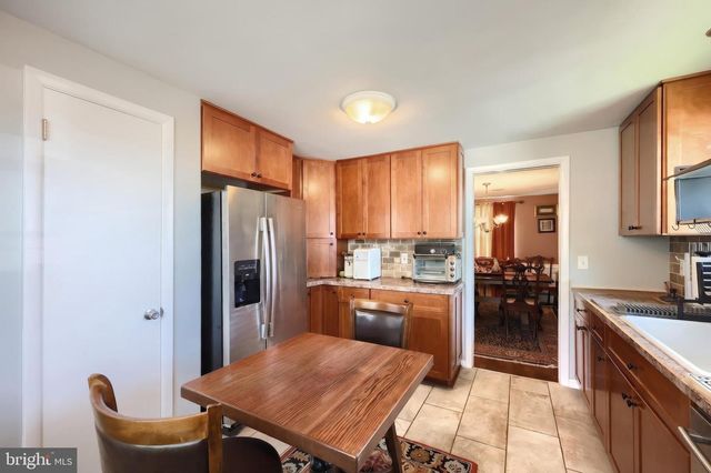 1215 PERRY LN, York, PA 17403