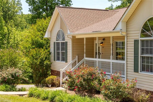 124 Hunter Circle, Wilkesboro, NC 28697