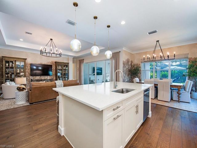12058 Mimosa ST, Naples, FL 34120