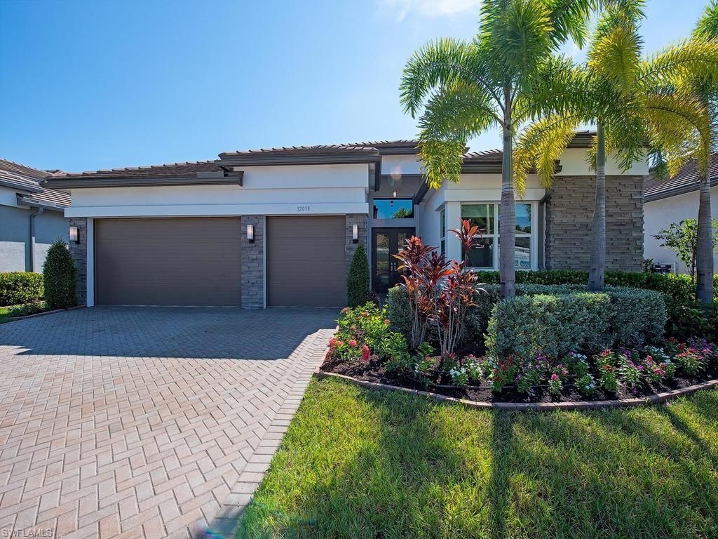 12058 Mimosa ST, Naples, FL 34120