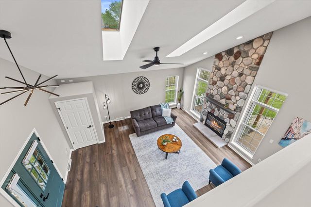 2313 Kestrel LANE, Waukesha, WI 53189