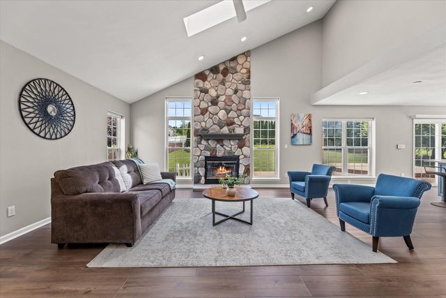 2313 Kestrel LANE, Waukesha, WI 53189