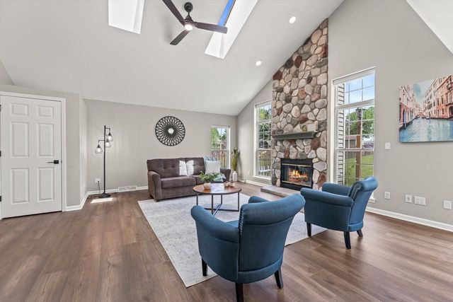 2313 Kestrel LANE, Waukesha, WI 53189