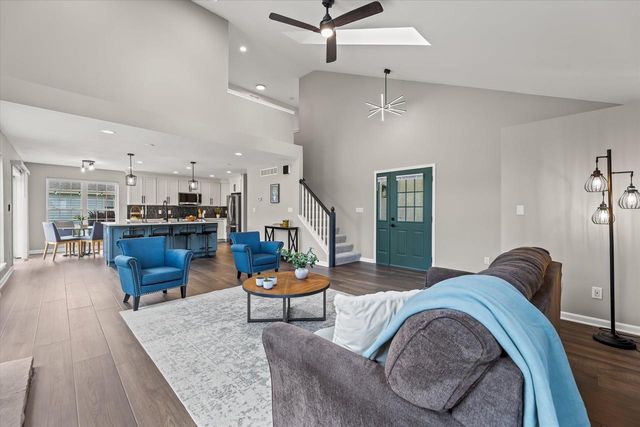 2313 Kestrel LANE, Waukesha, WI 53189