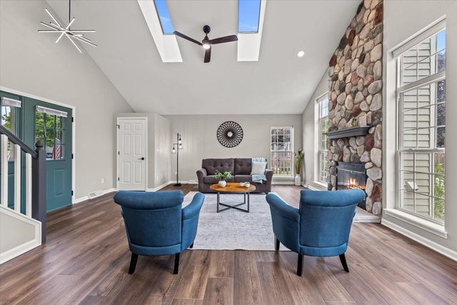 2313 Kestrel LANE, Waukesha, WI 53189