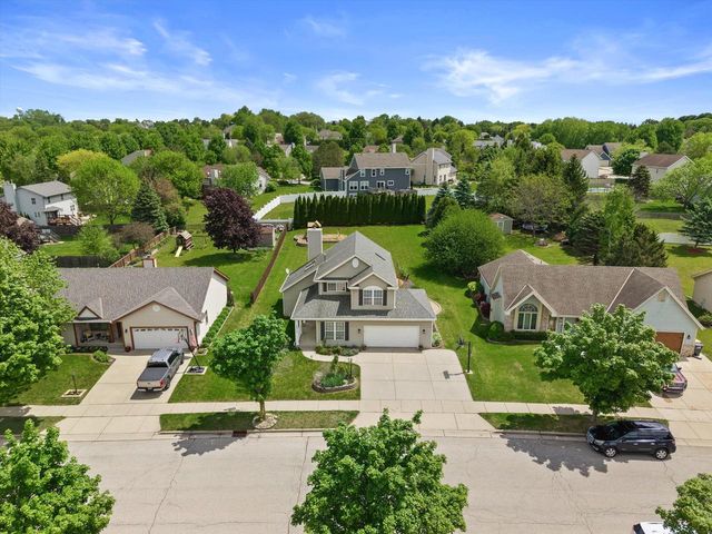 2313 Kestrel LANE, Waukesha, WI 53189