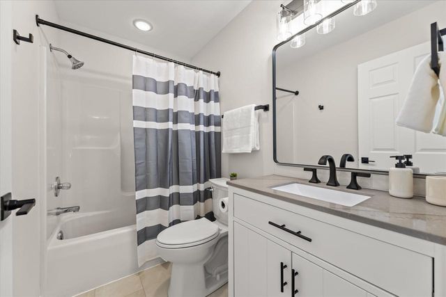2313 Kestrel LANE, Waukesha, WI 53189
